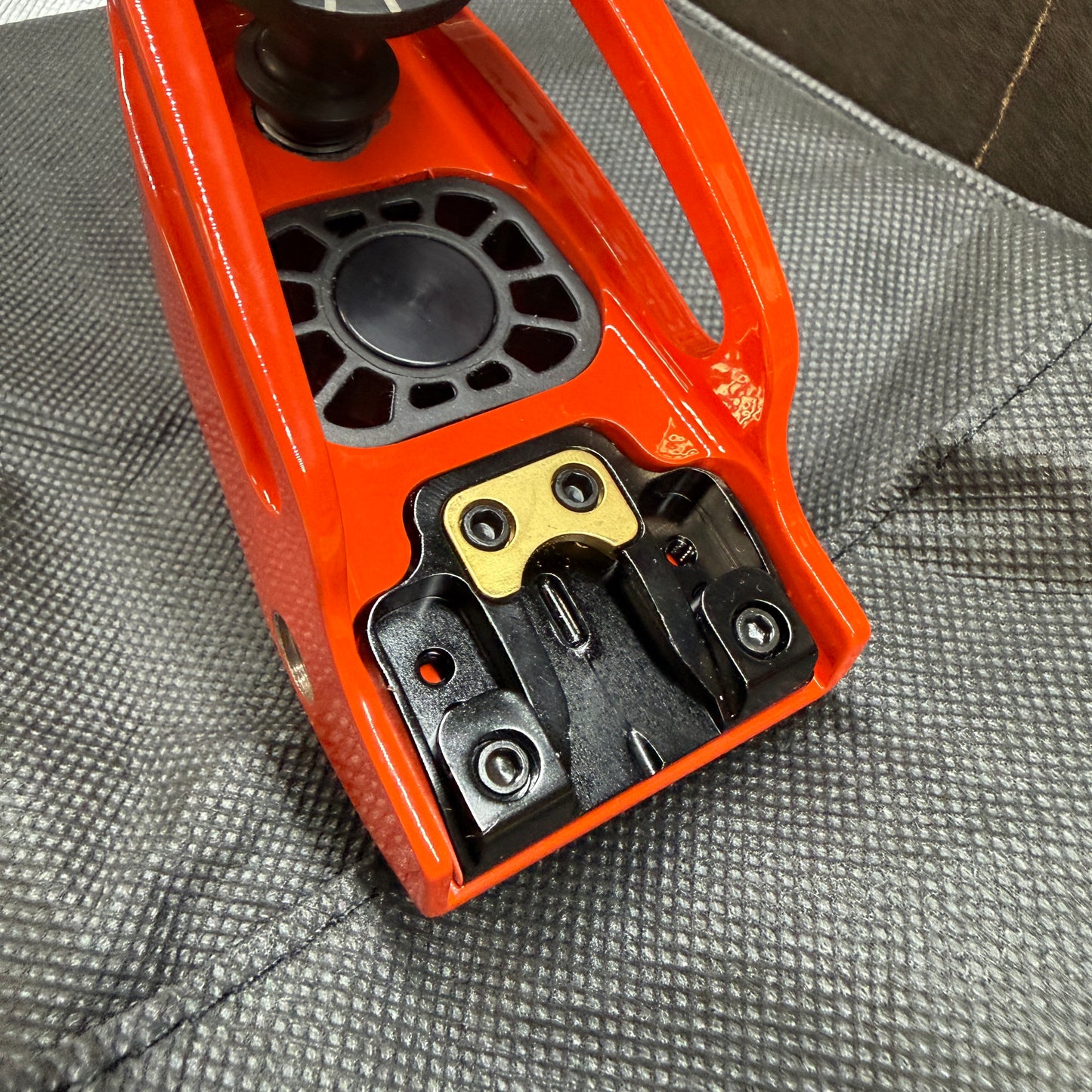 Yard Sale | Hoyt Xceed 2 RH 25" Riser